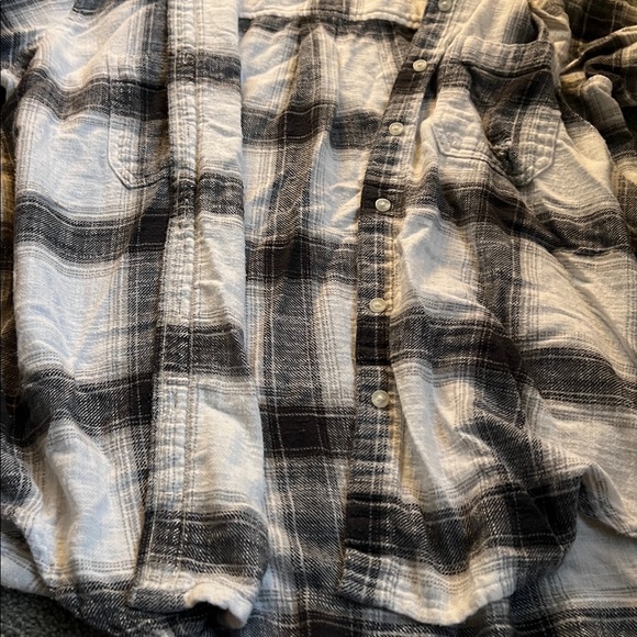 American Eagle Outfitters Checkered Hooded flannel.  Distressed. - Picture 3 of 5